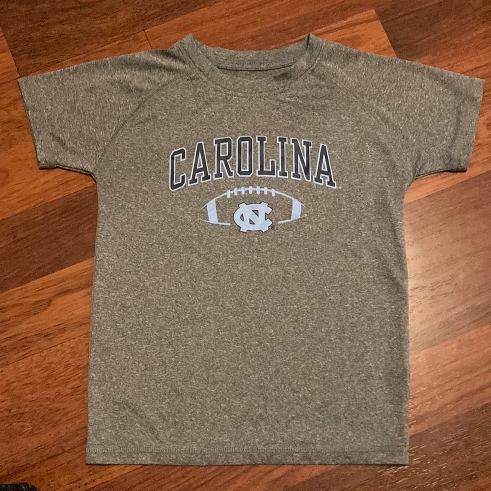 🌺 3/$12 Boys athletic shirt, size XS 4/5
